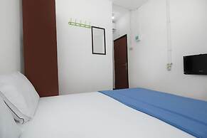 RedDoorz near Riau Junction Mall 2