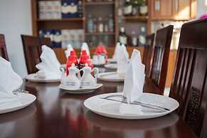 Airport Classic Hotel & Travel