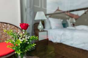 Airport Classic Hotel & Travel