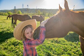 Vista Verde Ranch All-inclusive Cabin
