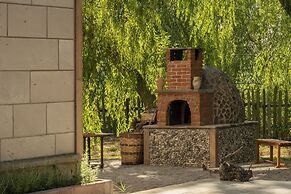 Sunolus Vineyard House