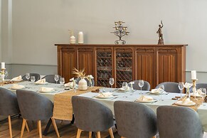 Sunolus Vineyard House