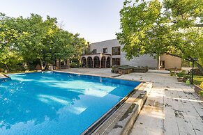 Sunolus Vineyard House