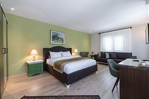 Sunolus Vineyard House