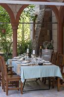 Sunolus Vineyard House