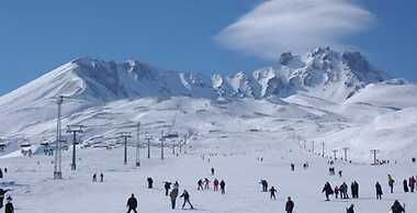 Sunolus Vineyard House