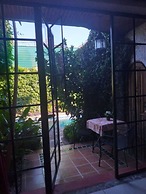 Casa Flores Bed & Breakfast