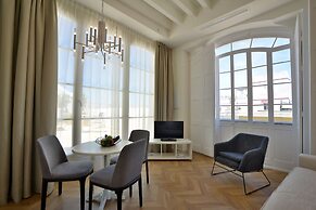 Plaza Mina Suites - Adults Recommended