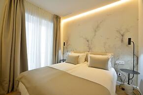 Plaza Mina Suites - Adults Recommended