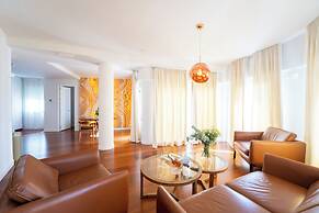 Plaza Mina Suites - Adults Recommended