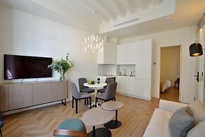 Plaza Mina Suites - Adults Recommended