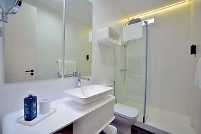 Plaza Mina Suites - Adults Recommended