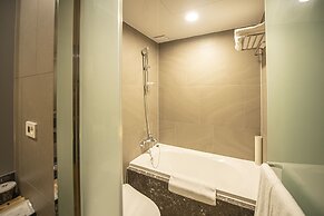 J-One Hotel
