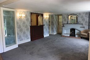 Batch Country House