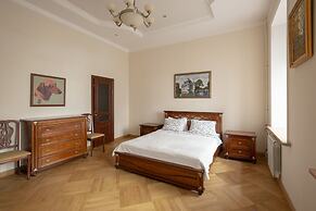 City of Rivers Admiralteyskaya 10