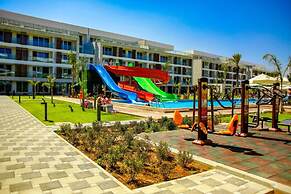 Courtyard Long beach Holiday Resort