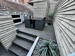 Albert Luxury Hottub and Jacuzzi Apartments