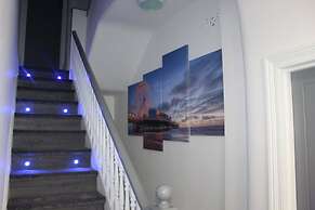 Albert Luxury Hottub and Jacuzzi Apartments