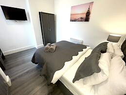 Albert Luxury Hottub and Jacuzzi Apartments