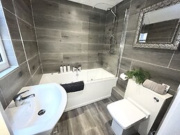 Albert Luxury Hottub and Jacuzzi Apartments