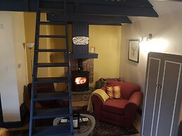 Private Cottage Bothy Near Loch Lomond & Stirling