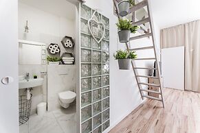 APT in Alb. nad Orlici by Michal&Friends