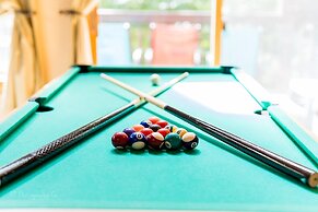 3 Bears One-Level Open Floor Plan Cabin with Pool Table by RedAwning