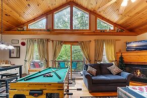 3 Bears One-Level Open Floor Plan Cabin with Pool Table by RedAwning