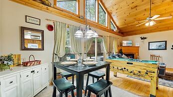 3 Bears One-Level Open Floor Plan Cabin with Pool Table by RedAwning