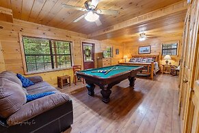 Karen's 2 Bedroom Cabin by RedAwning