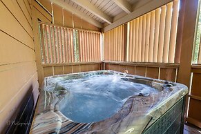 Karen's 2 Bedroom Cabin by RedAwning