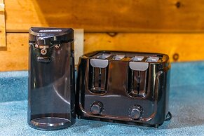 Karen's 2 Bedroom Cabin by RedAwning