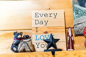 Karen's 2 Bedroom Cabin by RedAwning