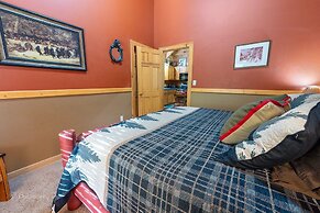 Karen's 2 Bedroom Cabin by RedAwning