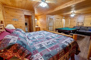 Karen's 2 Bedroom Cabin by RedAwning