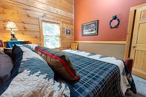 Karen's 2 Bedroom Cabin by RedAwning