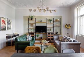 MN6 Luxury Suites by Adrez Living