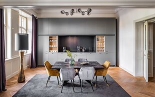 MN6 Luxury Suites by Adrez Living