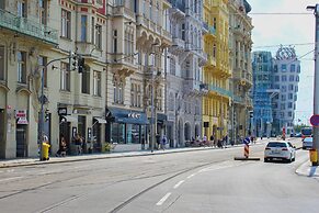 MN6 Luxury Suites by Adrez Living