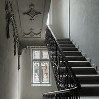 MN6 Luxury Suites by Adrez Living