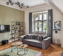 MN6 Luxury Suites by Adrez Living