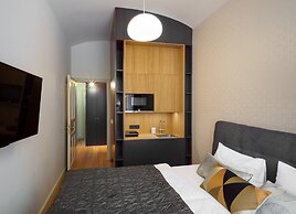 MN6 Luxury Suites by Adrez Living