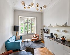 MN6 Luxury Suites by Adrez Living