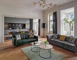 MN6 Luxury Suites by Adrez Living