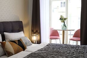 MN6 Luxury Suites by Adrez Living