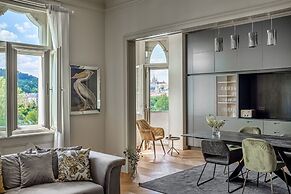 MN6 Luxury Suites by Adrez Living