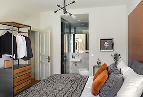 MN6 Luxury Suites by Adrez Living