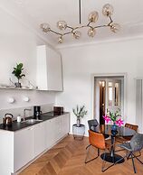 MN6 Luxury Suites by Adrez Living