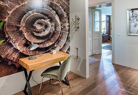 MN6 Luxury Suites by Adrez Living