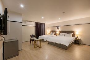 Brown Dot Hotel Minam